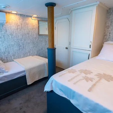 Yalikavak Matilda Mega Yacth Hotel na wodzie