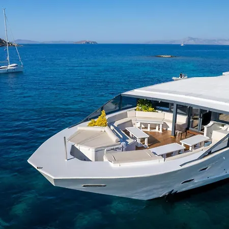 Yalikavak Matilda Mega Yacth Botel *