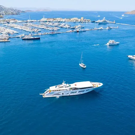 Yalikavak Matilda Mega Yacth Hotel na wodzie Bodrum